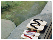滋賀県湖国甲賀市の十楽寺です。甲賀三大佛の1つで日本最大級の丈六阿弥陀如来坐像や麻耶夫人立像、十一面観音像が安置されております。パワースポットであり観光にも是非。また住職はカウンセリング占いもしております。